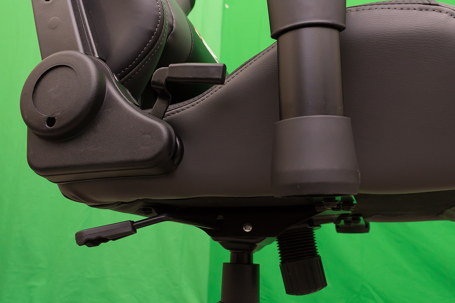 OPSEAT Master Series Gaming Chair Review - Modders Inc