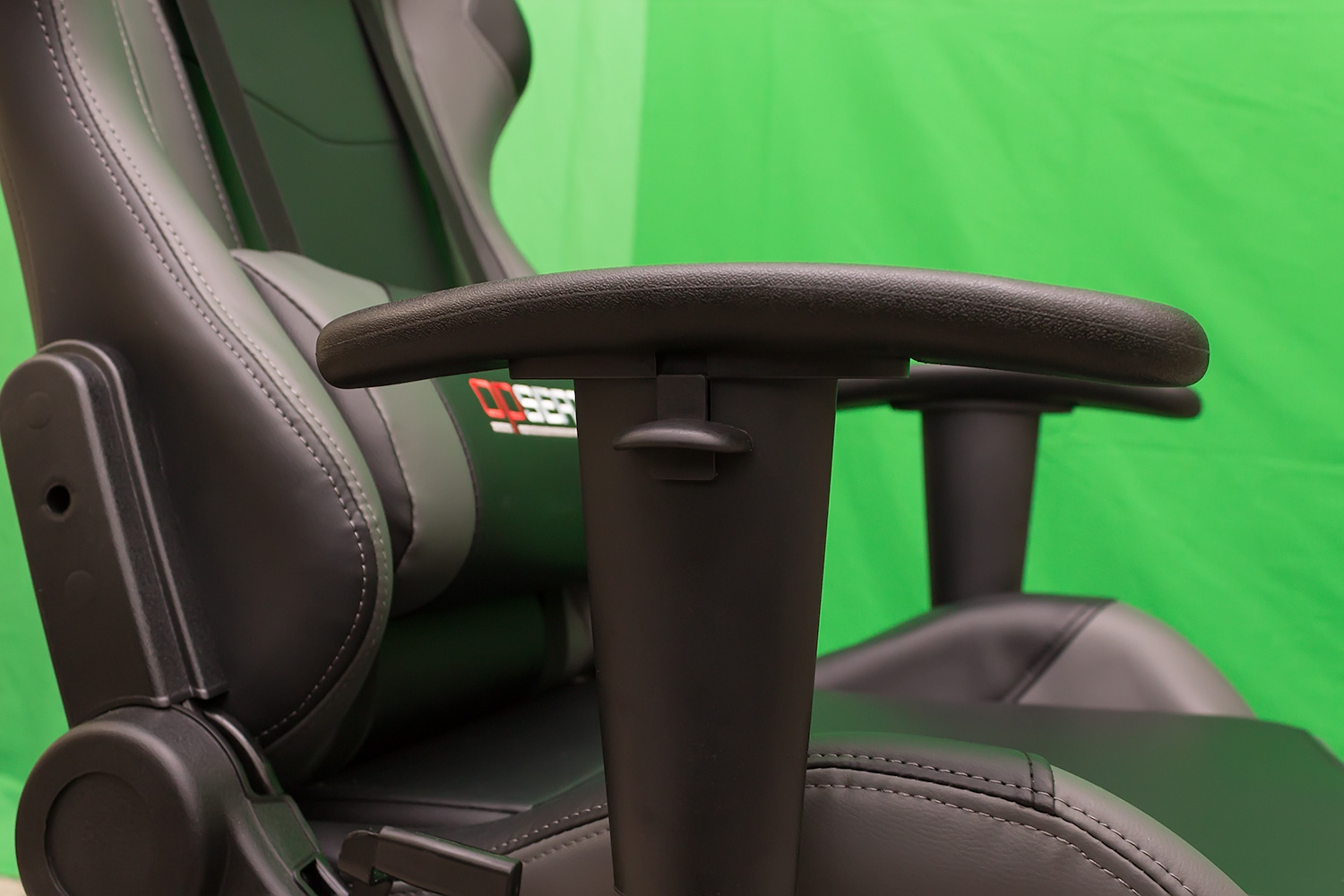 OPSEAT Master Series Gaming Chair Review - Modders Inc